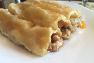 Каннеллони с фаршем под соусом бешамель