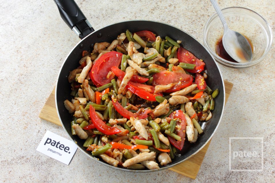 Теплый салат с зеленой стручковой фасолью и курицей - Шаг 15