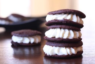 Шоколадное печенье вупи со сливками