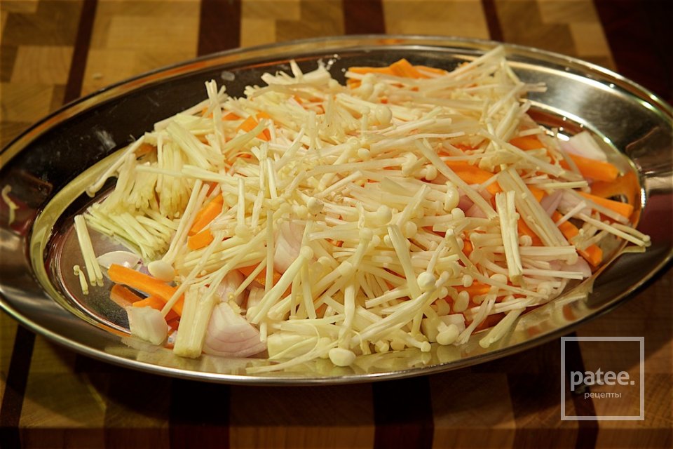 Кальмары, креветки и гребешки с рисовой лапшой - Шаг 16