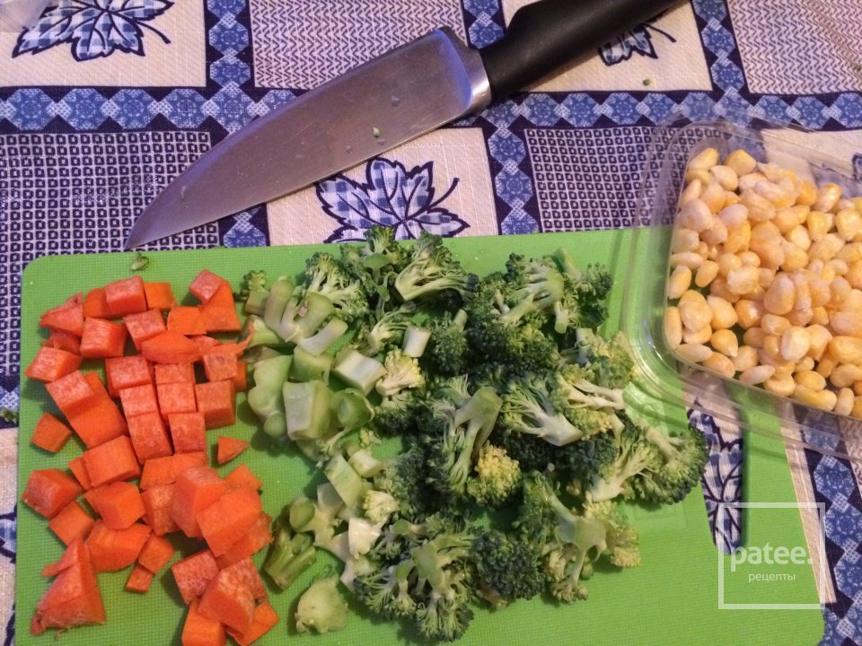 Омлет по-купечески🍳🌽🍅🧀 - Шаг 1