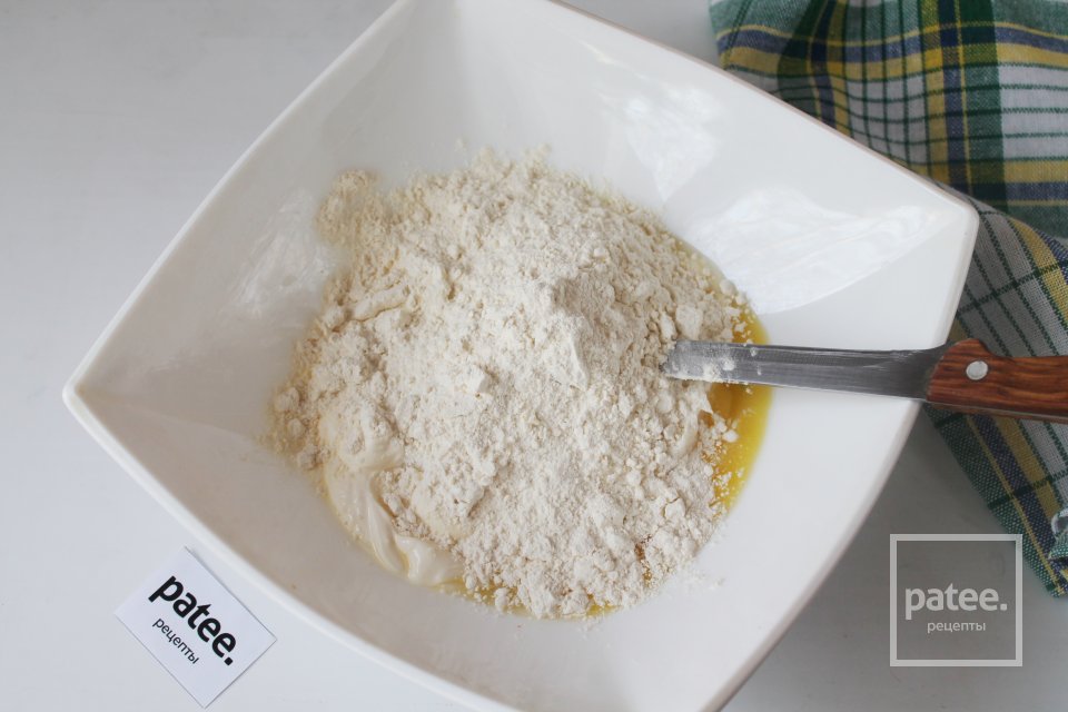 Песочный пирог с клубникой и сметанным кремом - Шаг 5