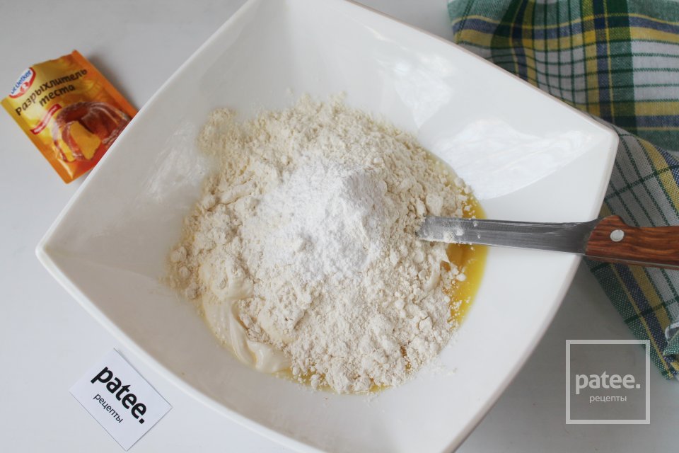 Песочный пирог с клубникой и сметанным кремом - Шаг 6