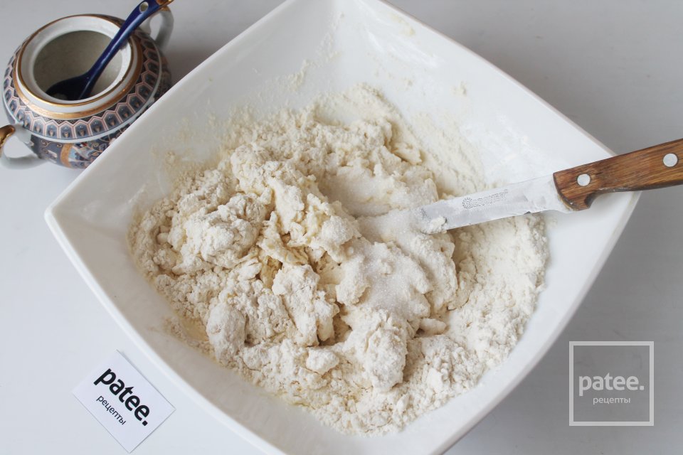 Песочный пирог с клубникой и сметанным кремом - Шаг 8