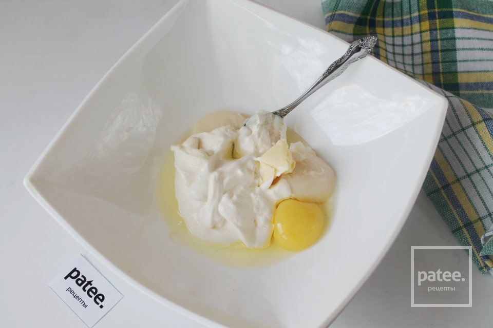 Песочный пирог с клубникой и сметанным кремом - Шаг 4