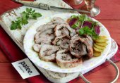 Запеченный мясной рулет