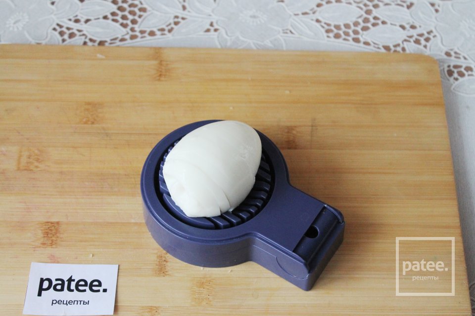 Салат с сыром, огурцом и грибами - Шаг 6