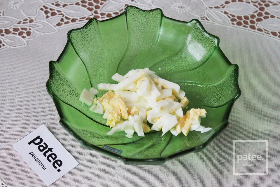 Салат с сыром, огурцом и грибами - Шаг 7