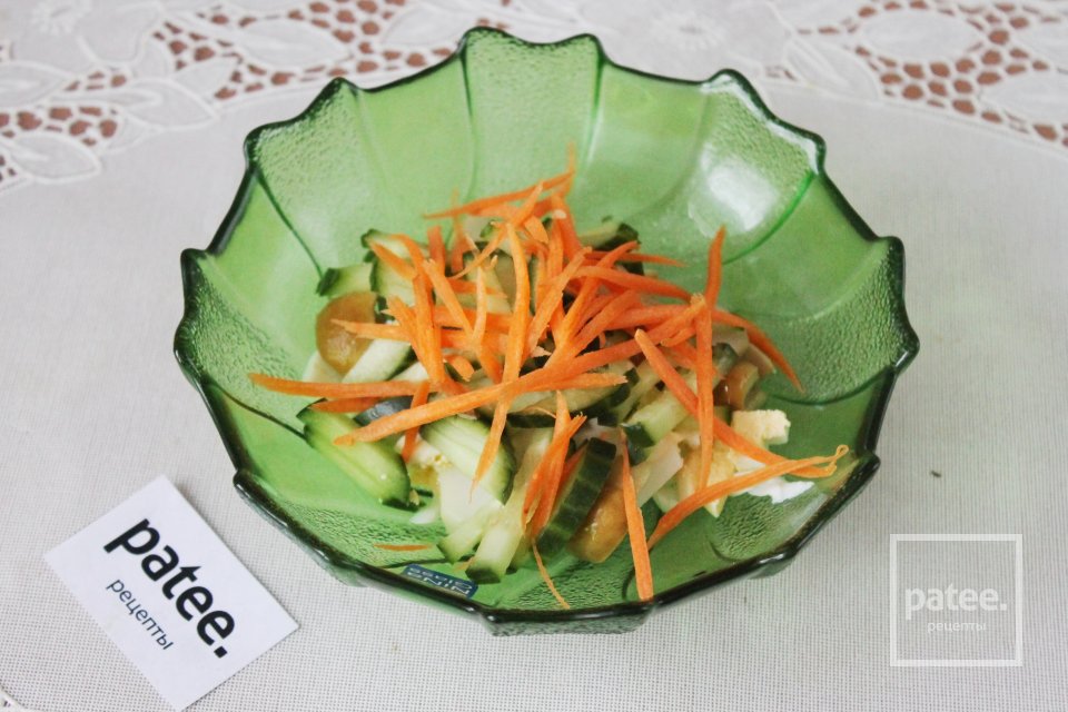 Салат с сыром, огурцом и грибами - Шаг 11