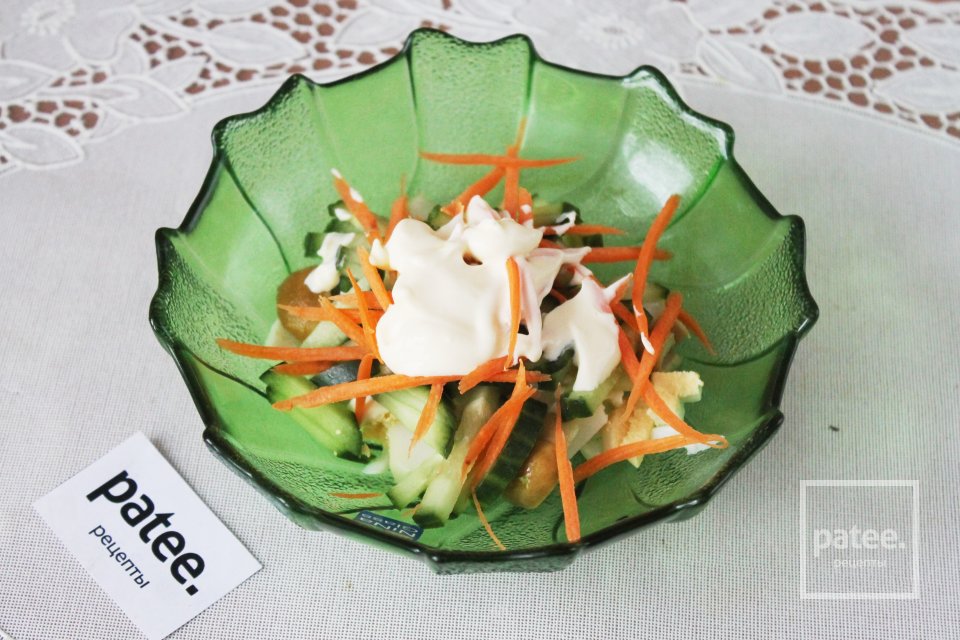 Салат с сыром, огурцом и грибами - Шаг 12