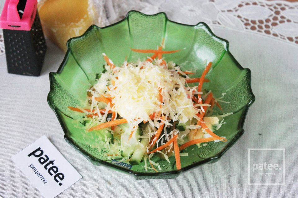 Салат с сыром, огурцом и грибами - Шаг 13