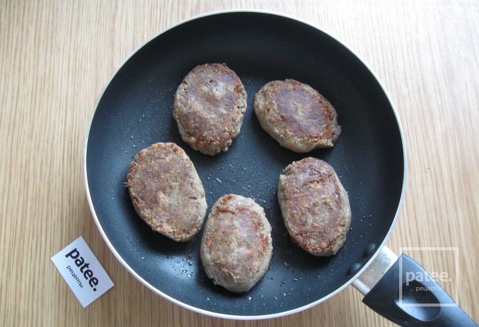 Биточки из куриной печени с картофелем - Шаг 12