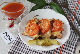 Свинина с помидорами и сыром в духовке