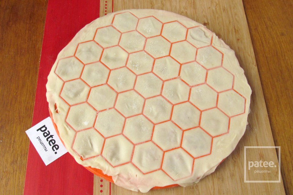 Пельмени под сыром в духовке - Шаг 9