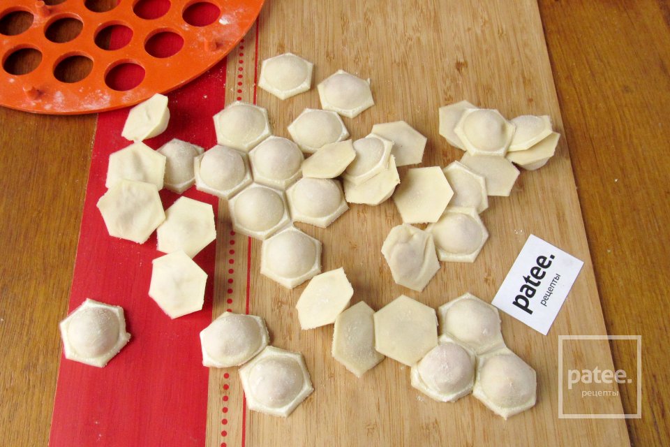 Пельмени под сыром в духовке - Шаг 10