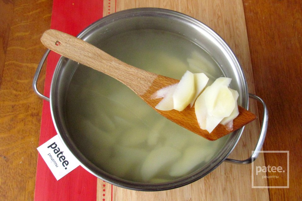 Щи с квашеной капустой и фрикадельками - Шаг 2