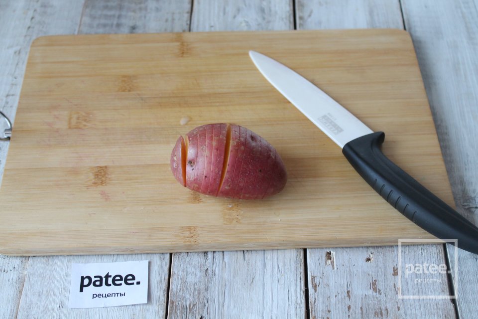Картошка-гармошка с беконом в духовке - Шаг 2