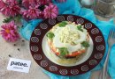 Салат с тунцом и маринованными огурцами
