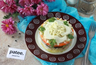 Салат с тунцом и маринованными огурцами