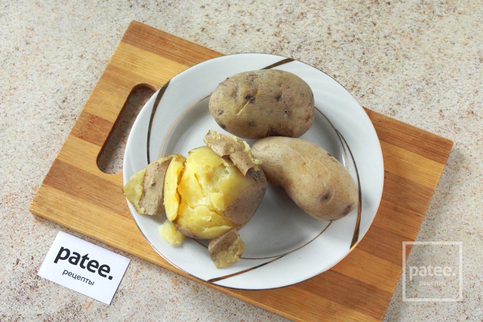 Салат с тунцом и маринованными огурцами - Шаг 3