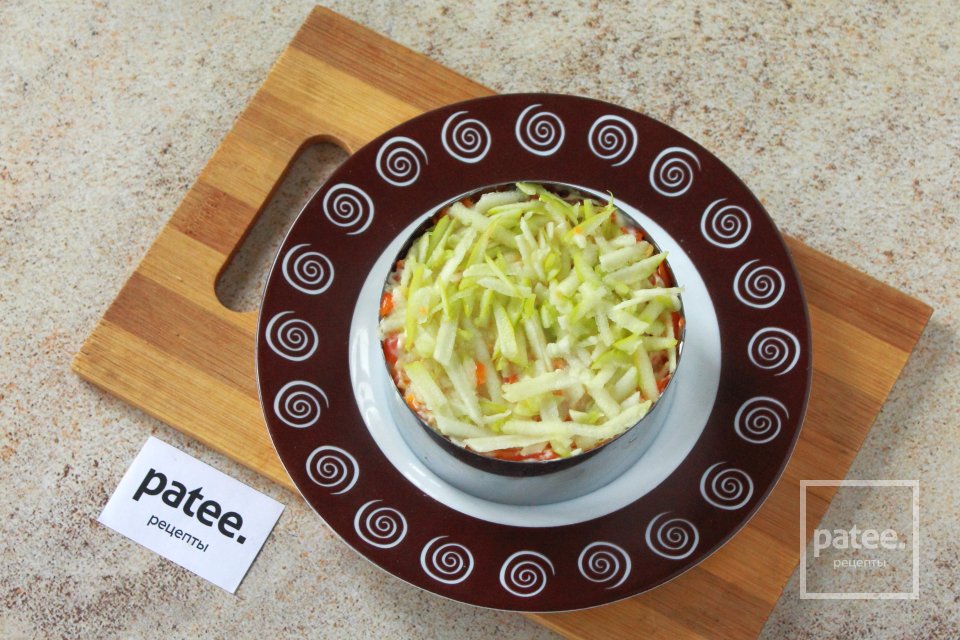 Салат с тунцом и маринованными огурцами - Шаг 11