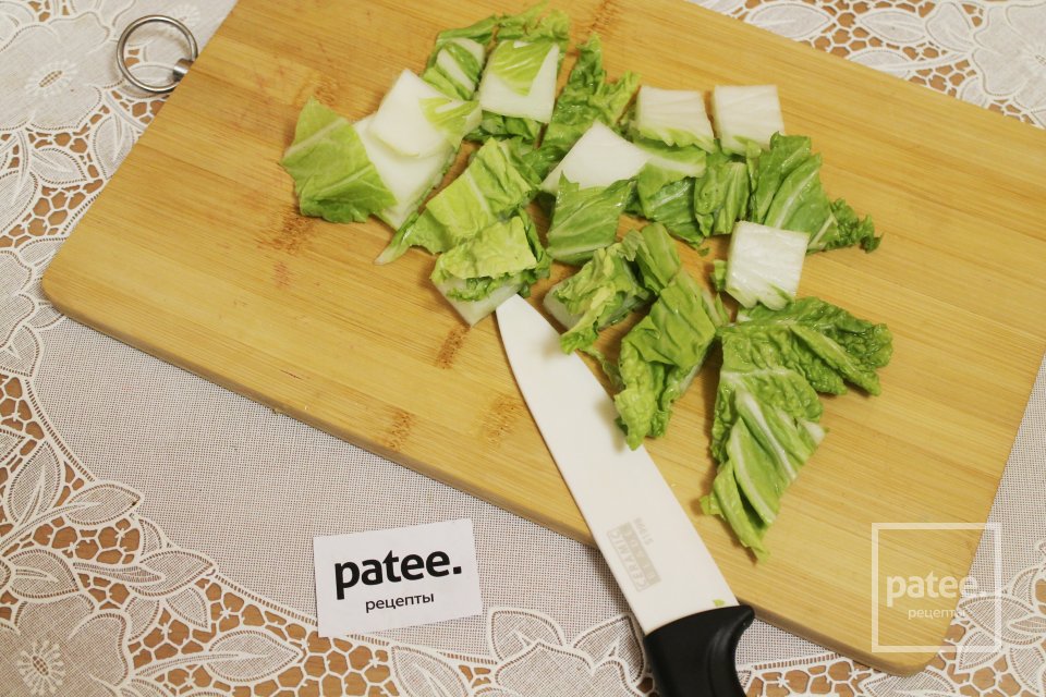 Зеленый салат с охотничьими колбасками - Шаг 2