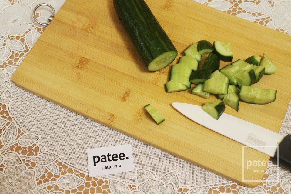 Зеленый салат с охотничьими колбасками - Шаг 4