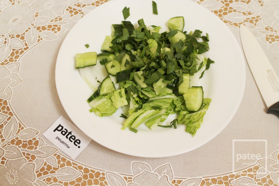 Зеленый салат с охотничьими колбасками - Шаг 6
