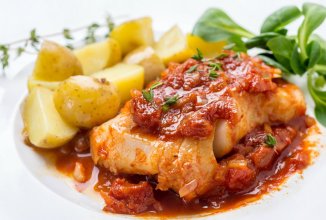 Жаренная рыба с томатом