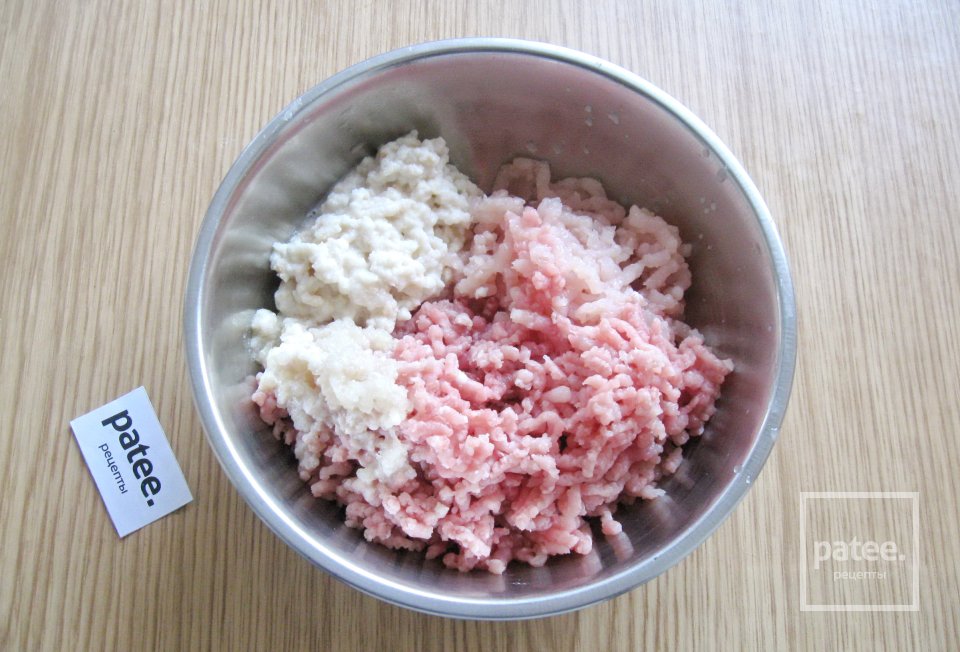 Тефтели с яблоками в сметанном соусе - Шаг 3