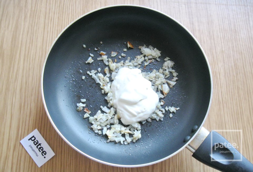 Тефтели с яблоками в сметанном соусе - Шаг 8