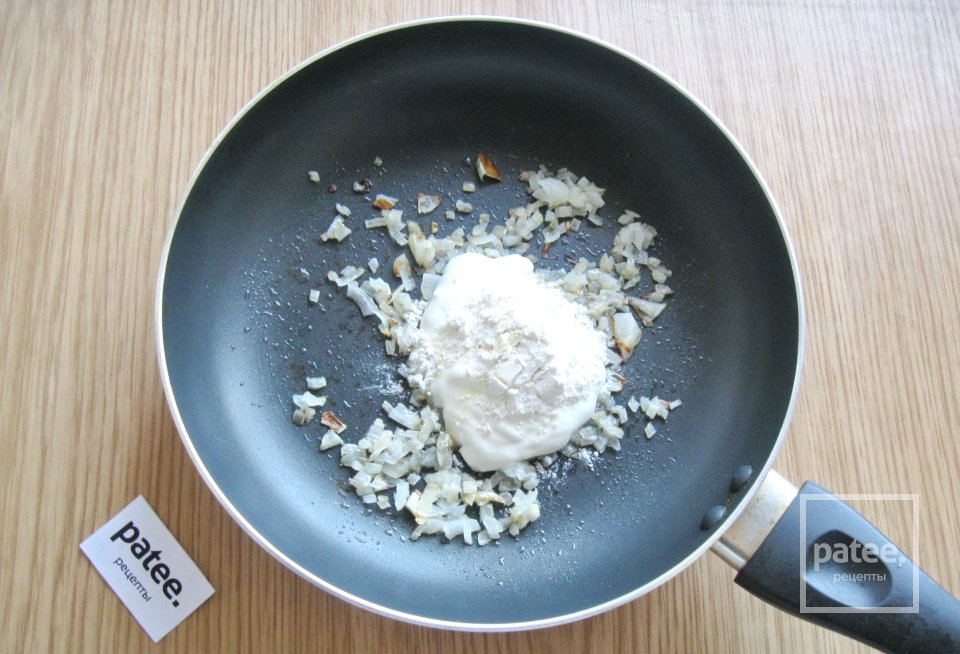 Тефтели с яблоками в сметанном соусе - Шаг 9