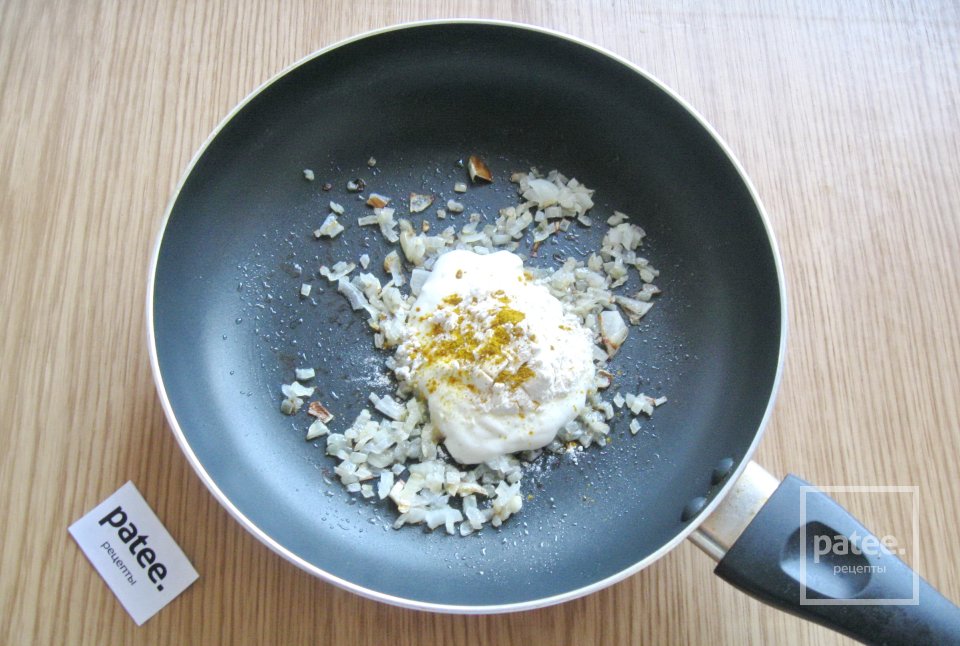 Тефтели с яблоками в сметанном соусе - Шаг 10