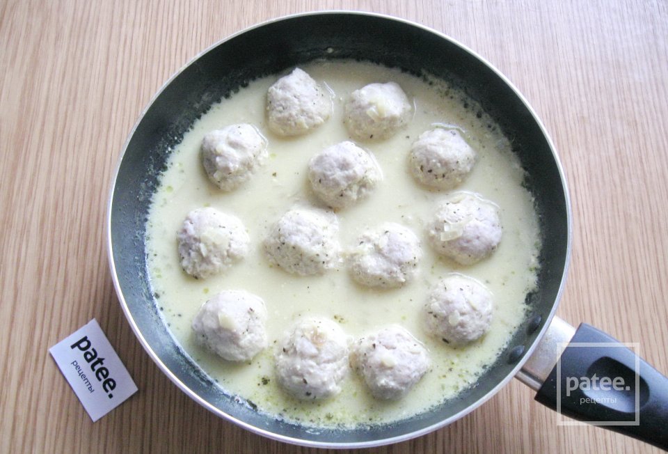 Тефтели с яблоками в сметанном соусе - Шаг 14