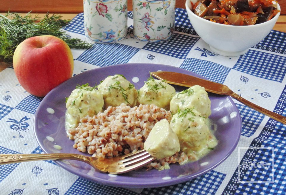 Тефтели с яблоками в сметанном соусе - Шаг 16