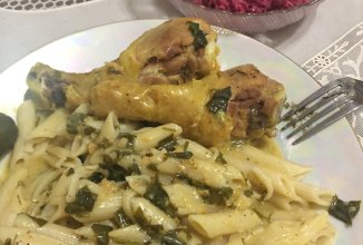 Куриные бёдра тушёные в кефире с чесноком и зеленью