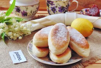 Жареные пирожки с вишневым джемом