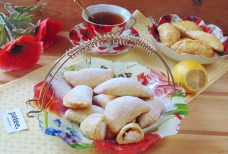 Слоеные пирожки с творогом