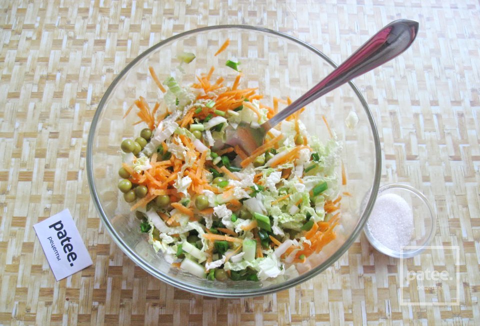 Салат с пекинской капустой и огурцами - Шаг 8