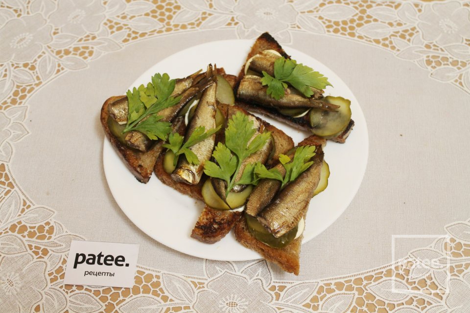 Бутерброды со шпротами "Советские" - Шаг 10