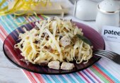 Паста карбонара с курицей и грибами