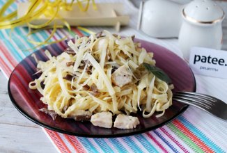 Паста карбонара с курицей и грибами