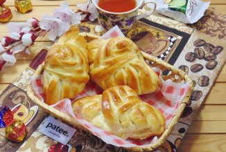 Сдобные булочки с творогом