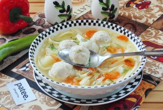 Суп с фрикадельками и лапшой