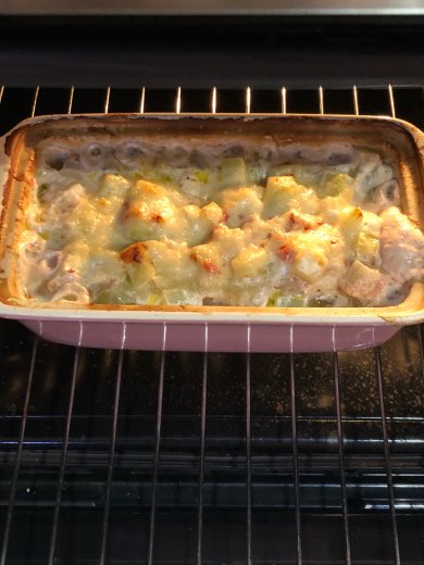 Тушеная курица с кабачками в сметанном соусе
