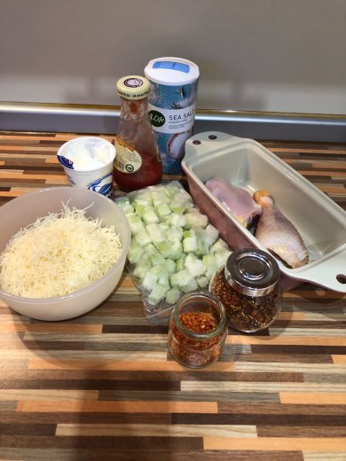 Тушеная курица с кабачками в сметанном соусе - Шаг 1