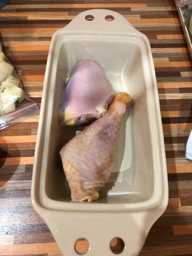 Тушеная курица с кабачками в сметанном соусе - Шаг 2