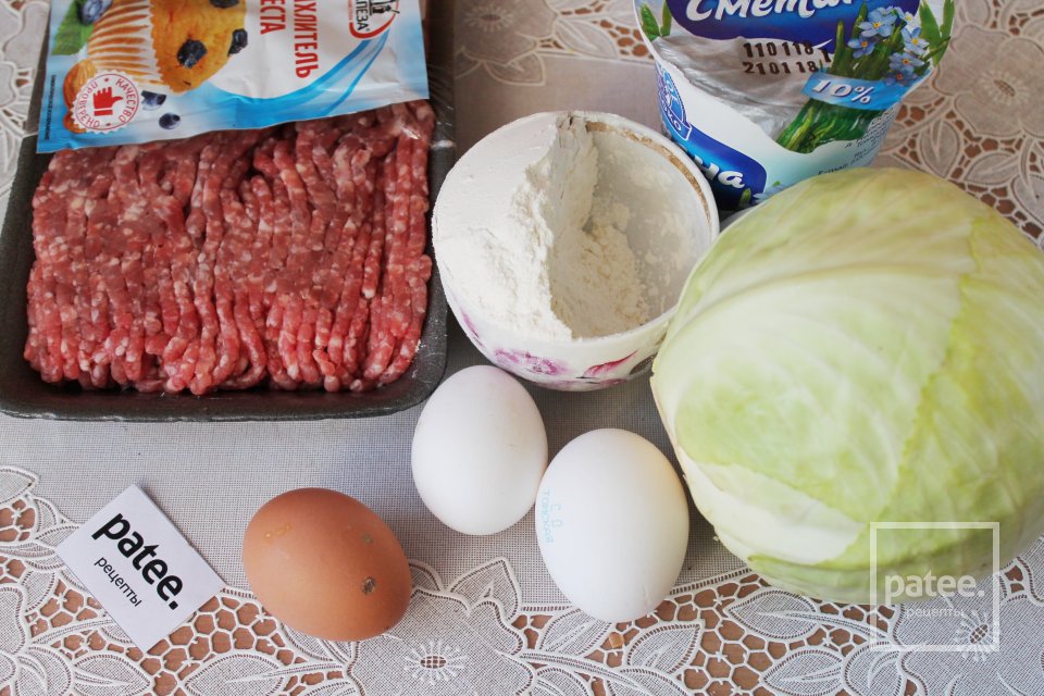 Заливной пирог с капустой и мясным фаршем - Шаг 1