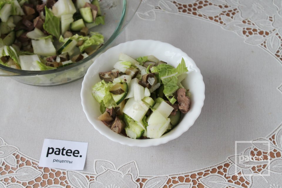 Салат с куриной печёнкой и пекинской капустой - Шаг 7