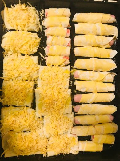 Слоёные пирожки с сосиской , с крабовыми палочками , с картошкой и грибами на скорую руку! - Шаг 3